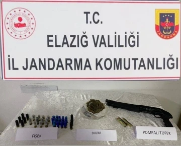 Elazığ’da ruhsatsız silahlar ele geçirildi
