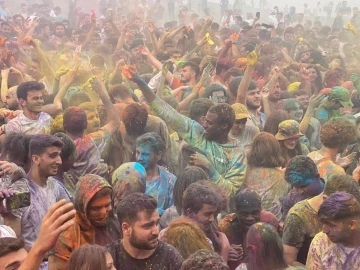 Elazığ’daki ‘Color Fest’ renkli görüntüler oluşturdu
