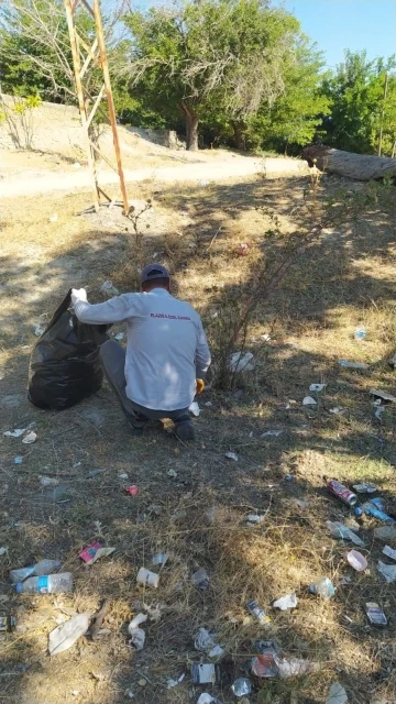 Elazığ İl Özel İdaresi, Pertek feribot iskelesini temizledi
