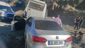 Elazığ'da otomobil, minibüse çarptı: Yaralılar var