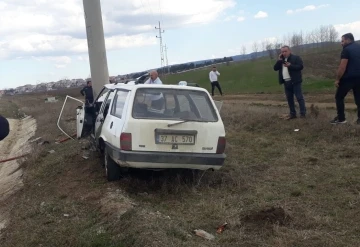 Elektrik direğine çarpan Tofaş’taki 4 günlük bebek yaşam mücadelesini kaybetti
