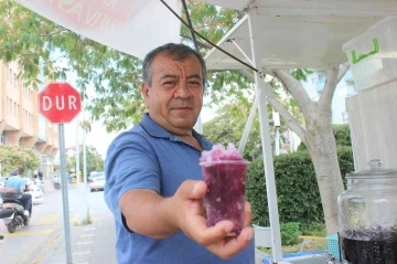 Emekli oldu, Salihli’yi kar helvasıyla tanıştırdı
