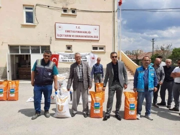 Emet’te çiftçilere yüzde 75 hibeli ayçiçeği ve nohut tohumu dağıtıldı
