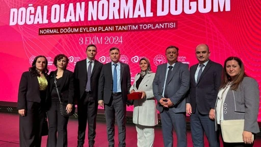 Emine Erdoğan'dan Gaziantepli ebeye plaket