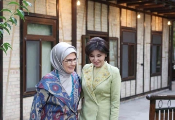Emine Erdoğan, Özbek Köyü Müzesi ve Konigil Kağıt Fabrikası’nı ziyaret etti
