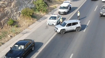 Emniyet şeridi kurnazları polisten kaçamadı
