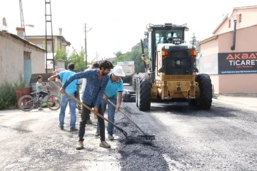Erciş Belediyesinden yol onarım çalışması
