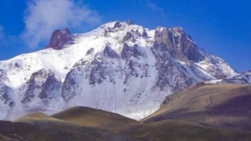 Erciyes beyaza büründü! 10 santim kar yağdı