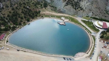 Ergan Dağı, yaz aylarında muhteşem göl manzarasıyla misafirlerini ağırlıyor

