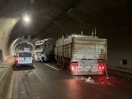 Erkenek Tüneli’nde trafik kazası: 1 yaralı