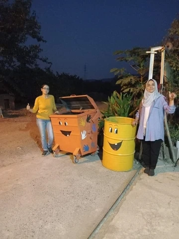 Erzin ilçesindeki çöp konteynerleri artık rengarenk
