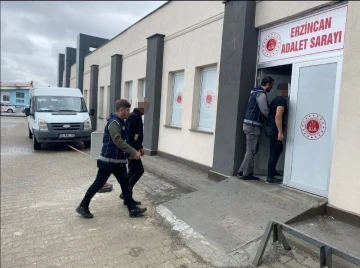 Erzincan’da 4 kaçak göçmen taşıyan otobüs şoförü tutuklandı
