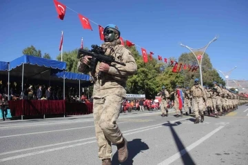 Erzincan’da Cumhuriyet Bayramı coşkusu yaşandı
