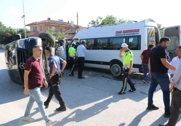 Erzincan’da iki minibüs çarpıştı: 7 yaralı
