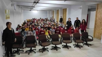Erzincan’da öğrencilere suçtan korunma yöntemleri anlatıldı
