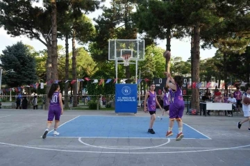 Erzincan’da &quot;Sokaklar Bizim 3x3 Basketbol Gençlik Kupası&quot; başladı
