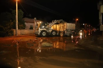 Erzincan’da yaşanan sel felaketinin ardından başlayan temizlik çalışmaları sürüyor
