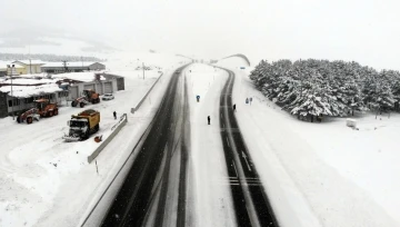 Erzincan’ı çevreleyen dağlar beyaza büründü
