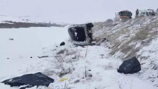 Erzurum'da kayganlaşan yolda kaza; 2 ölü, 3 yaralı