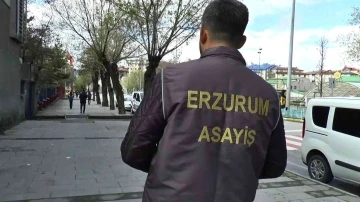 Erzurum’da polis bölgelerinde uygulama yaptı
