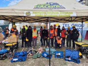 Erzurum offroad ekipleri depremzedeler için seferber oldu
