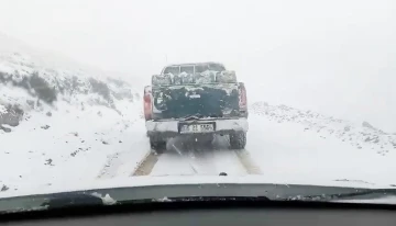 Erzurum - Tekman karayolunda kar yağışı etkili oldu
