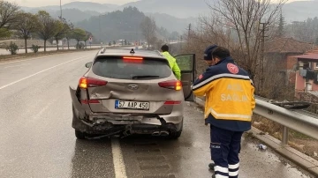 Eşeğe çarpmamak için yavaşlayan cipe otomobil çarptı: 7 yaralı
