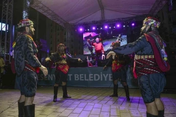 Esenyurt Kardeş Kültürler Festivali 5. Gününde sanatçı Tolga Çandar sahne aldı
