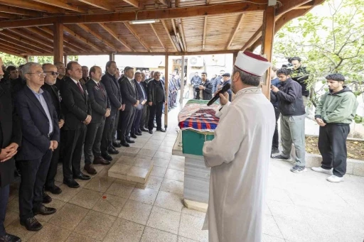 Eski milli boksör Hacı Bayram Birinci, Mersin’de son yolculuğuna uğurlandı
