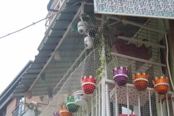 Eskişehir’de ilginç balkon görüntüsüyle sokağa değişik hava katıyor

