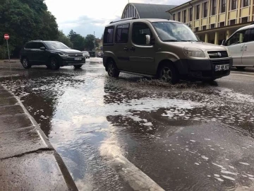 Eskişehir’de sağanak yağış etkili oldu
