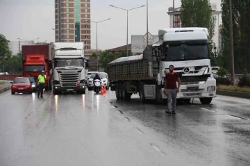 Eskişehir’de sağanak yağışta aynı anda üç kaza
