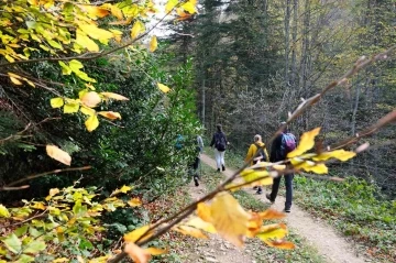 Eskişehirli yürüyüşçüler eşsiz doğada yürüyüp sonbahar fotoğrafları çektiler
