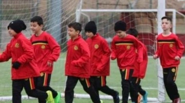 Eskişehirspor depremzede çocukları unutmadı