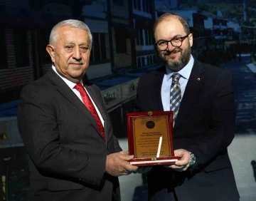 Esnaflardan Başkan Zeybek’e teşekkür plaketi
