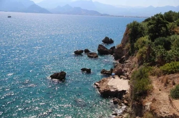 Evinden hava almak için çıkan kadının falezlerde cesedi bulundu
