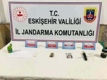 Evinden ve aracından uyuşturucu çıkan şüpheli tutuklandı
