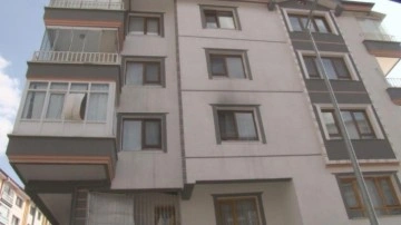 Evlat dehşeti: Babasını öldürdü, annesini yaraladı