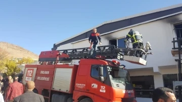 Fabrikada çıkan yangın itfaiyenin müdahalesi ile söndürüldü
