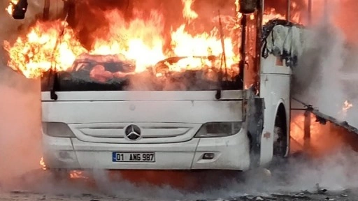 Faciadan kıl payı dönüldü! Yolcu otobüsü otoyolda alev alev yandı!