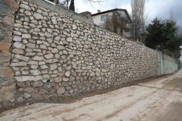 Fatih Mahallesi’ndeki hasarlı istinat duvarını tamamen yenilendi
