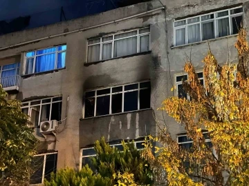 Fatih’te 5 katlı binada korkutan yangın
