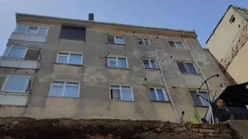 Fatih'te duvar çöktü! Bina boşaltıldı