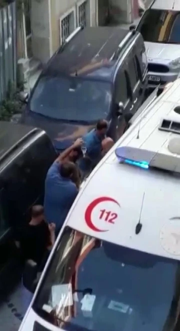 Fatih’te sokak ortasında kuryeye silahlı saldırı
