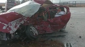 Feci kazada polis memuru baba ile oğlu hayatını kaybetti, 2’si ağır 3 kişi yaralandı
