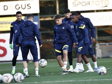 Fenerbahçe, Başakşehir maçı için kampa girdi
