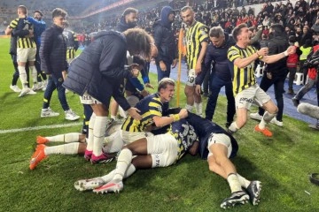 Fenerbahçe, deplasmanda yine geriden gelerek kazandı