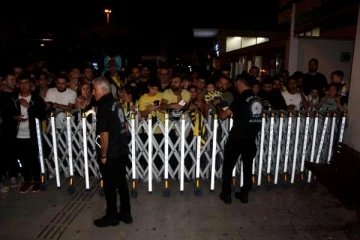 Fenerbahçe kafilesi, Adana’da coşkuyla karşılandı