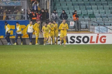 Fenerbahçe yenilmezlik serisini 15 maça çıkardı
