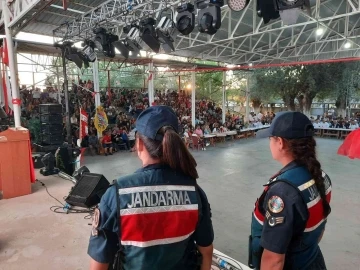 Festivalde sahneye çıkan jandarma 2 bin kişiye KADES eğitim verdi
